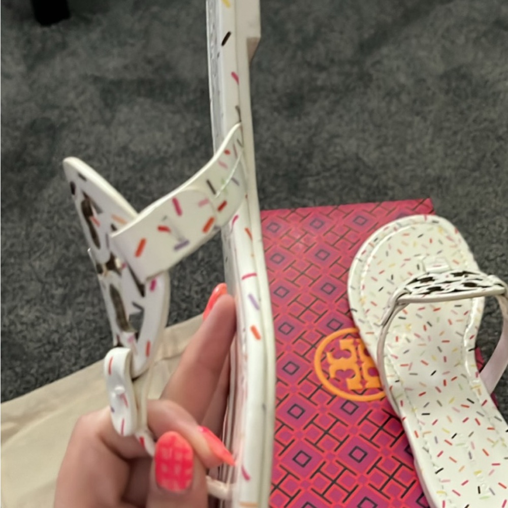 Tory Burch White Logo Cutout Sandals with Multicolor Ice Cream Sprinkle Print - Picture 3 of 5